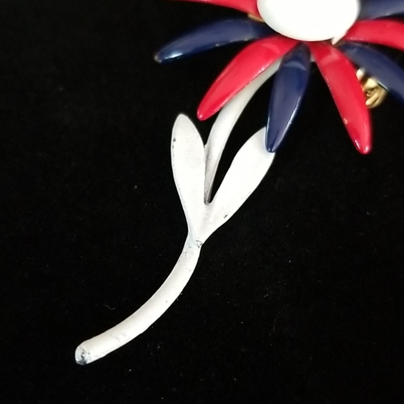 Vintage 1960s Red White and Blue Enamel Daisy Flower Brooch Pin - Picture 10 of 16